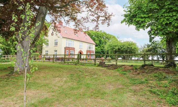 Thorpe Market House | HIGH HOUSE, pet friendly, luxury holiday cottage in Southrepps