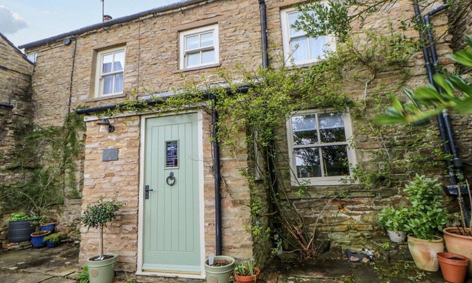 Hawes Cottage | HIGH HOUSE, pet friendly, character holiday cottage in Hawes
