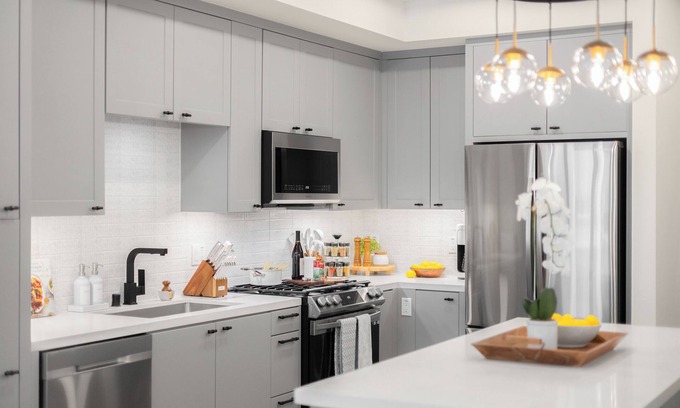 Costa Mesa Apartment | High Luxury 1-bedroom condo with King Bed & Amenities
