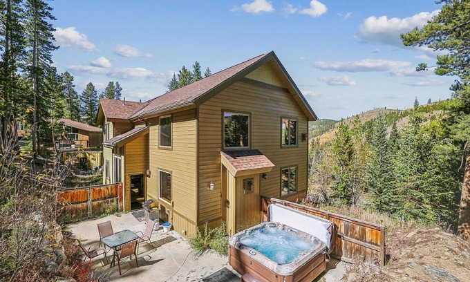 Breckenridge Heights House | High Point Lodge: Private Home, Cozy Patio Area, Hot Tub & Seasonal Shuttle!