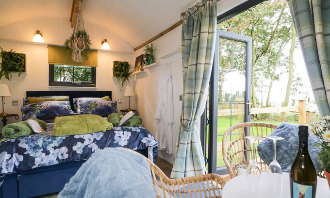 Hayton Cottage | HIGH RIGG SHEPHERD'S SUNSET, pet friendly in Brampton, Cumbria