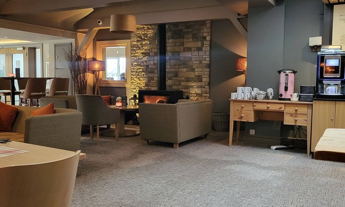 Allerthorpe Cabin | High spec lake side lodge locate on a 5 star golf club and country park