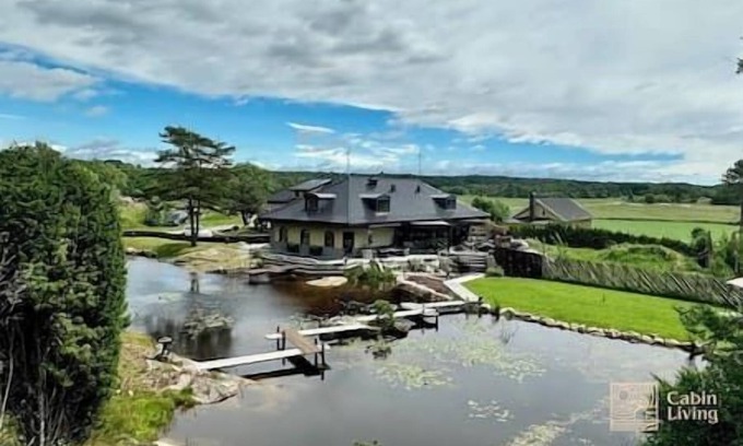 Stromstad Municipality House | High-standard villa near Strömstad with jacuzzi, grill & large terrace