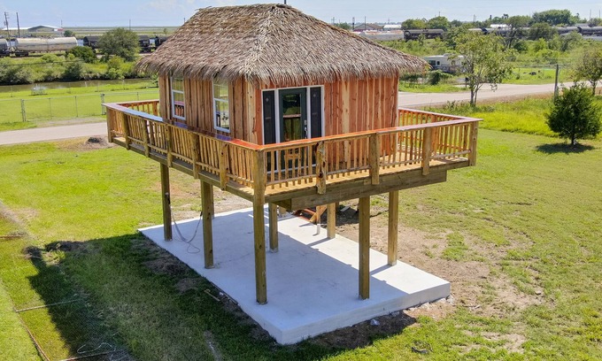 Hitchcock Cabin | Highland Bayou Sup and Kayak Palapa