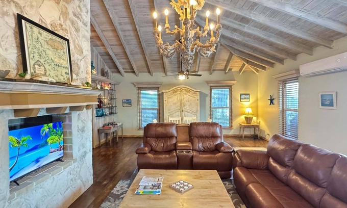 Jimmy Hill House | Highland House 🟆 Car Rental 🟆 Starlink 🟆 Generac