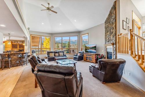 The Highlands House | Highlands Ridge Retreat Massive 9 BDR Estate