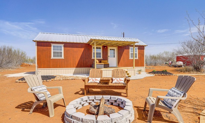 Cotulla Apartment | Hike, Hunt & Fish: Pet-Friendly Studio in Dilley!