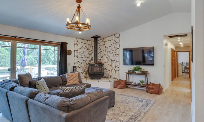 Groveland House | ‘Hiker’s Escape’ Home Near Beach, Golf & Yosemite
