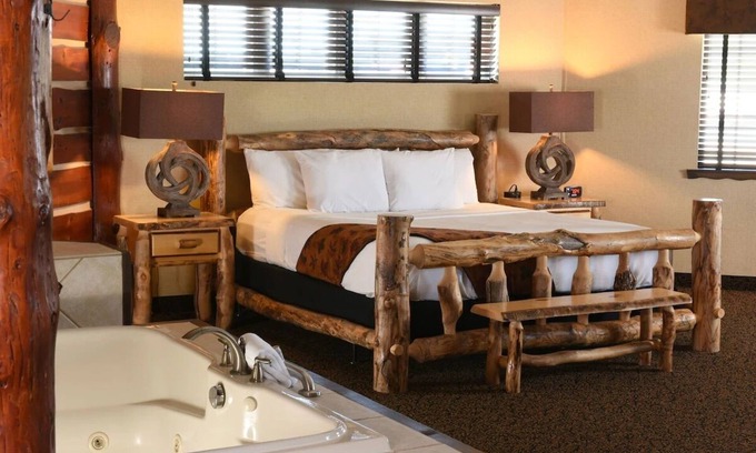 Onalaska Hotel | Hiking & Biking Close to the Mississippi River! Lodge-style Rooms