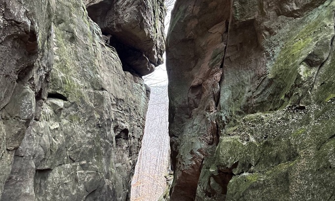 Cub Run House | Hiking,Caves,Waterfalls and Amazing RockFormations