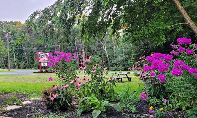 Juliustown Hotel | Hill Top Motel