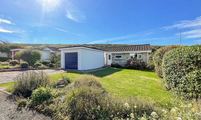 West Lulworth Cottage | HILL VIEW, pet friendly, character holiday cottage in West Lulworth