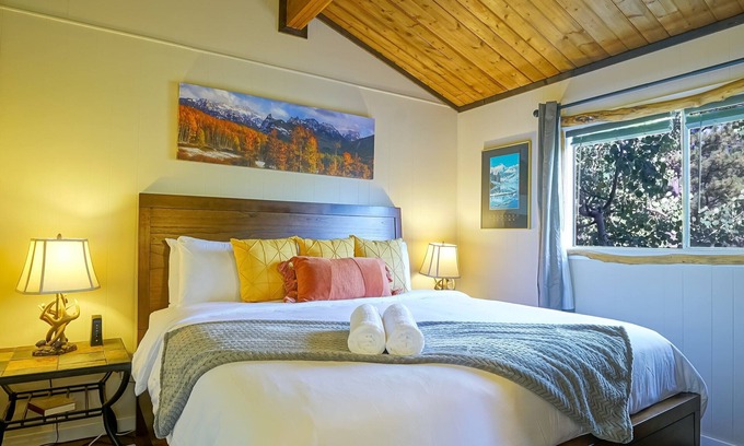 Rainbow Valley House | Hills Mountain Hideaway | Stunning Views | Firepit