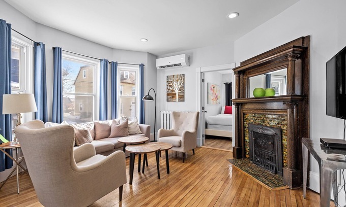 Queens Square Apartment | Hillsborough Street Suites 2 Bdrm Downtown Ch'town