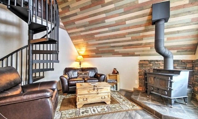 Cripple Creek House | Hillside Cripple Creek Cabin with Hot Tub, Mtn Views