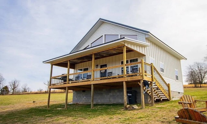 Compton House | Hillside Hideaway: Ozark Views Near Buffalo River
