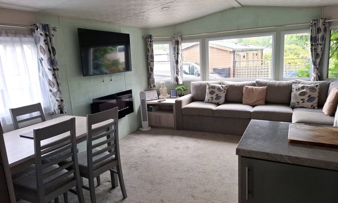 Hastings Apartment | Hillside retreat - 2 bedrooms sleeps 5