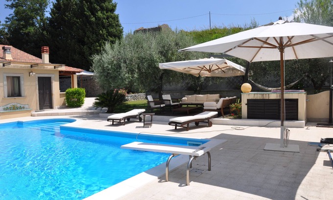 Pace del Mela Villa | Hillside villa with pool