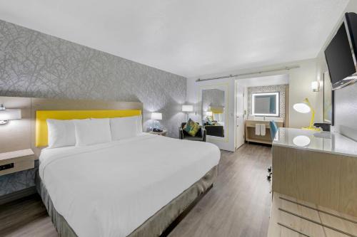 Tulare Hotel | Hillstone Inn Tulare, an Ascend Collection Hotel