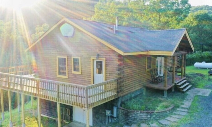 Ridgeley Cabin | Hilltop 10 acre Cabin Retreat Getaway - WiFi!