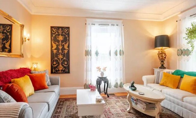 Waldoboro Apartment | Hilltop 5BR Retreat, 3 showers, BBQ, Fire Pit, Decks & Space to Gather