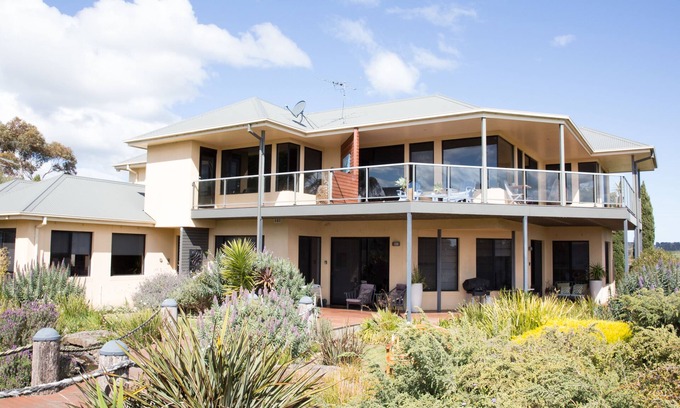 Cowes Apartment | Hilltop Apartments Phillip Island - Adults Only