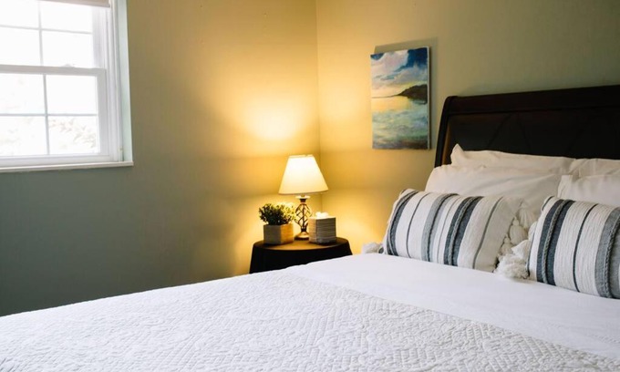 London Apartment | Hilltop Hideaway - 3BDR in Downtown London, KY