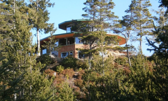 Florence House | Hilltop ocean view round house