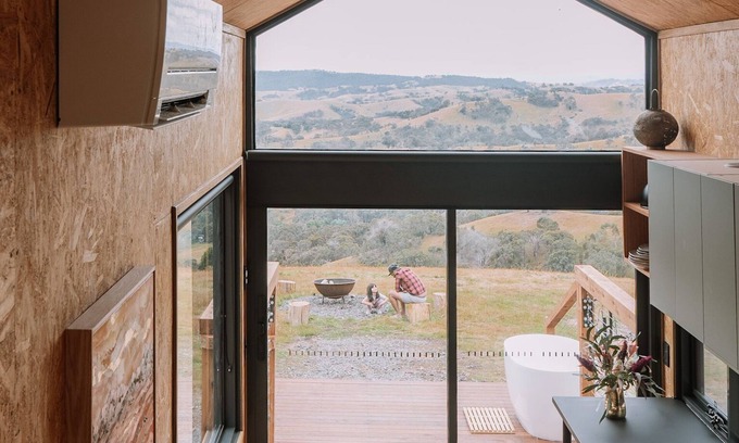 Clonbinane Cabin | Hilltop Off Grid Tiny House with Outdoor Bath