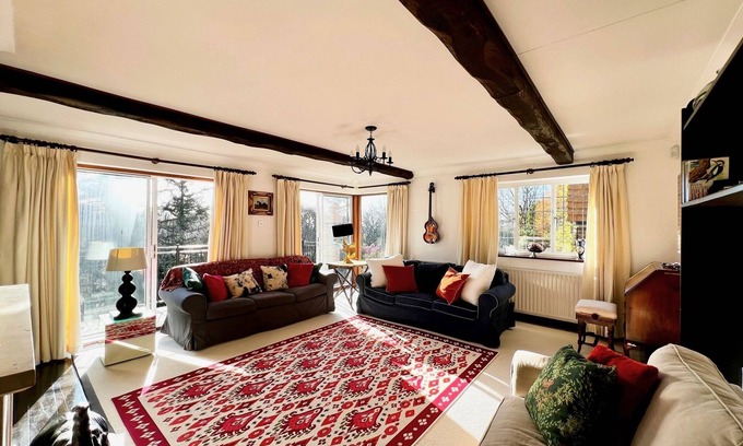 Haslemere House | Hilltop walkers paradise with a view, sleeps 10