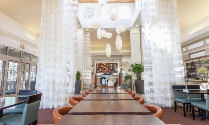 Magnesia Falls Cove Hotel | Hilton Garden Inn Palm Springs - Rancho Mirage