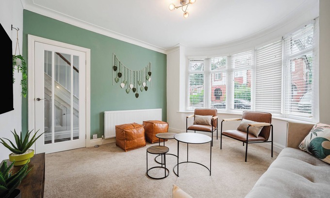 Manchester House | Hilton House: stylish 4-bed w/parking