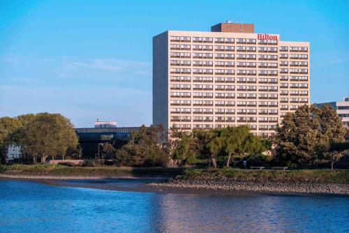 Burlingame Hotel | Hilton San Francisco Airport Bayfront - No Resort Fee