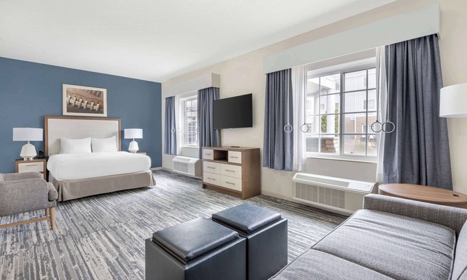 Mishawaka Resort | Hilton Vacation Club Varsity Club South Bend, IN