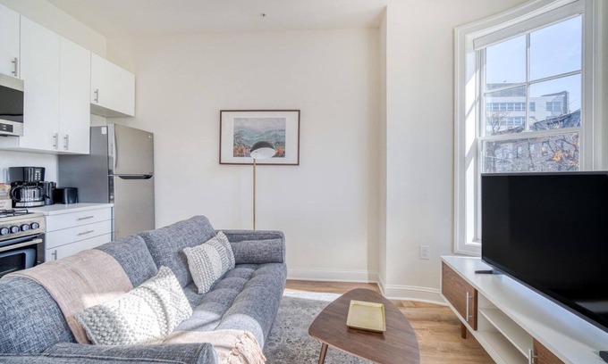 Dupont Circle Apartment | Hip Dupont Circle 2BR w/W/D, nr Dining & Bars, by Blueground