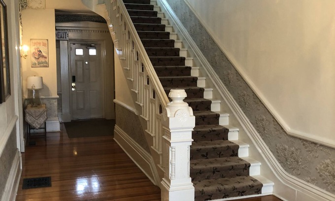 Shelbyville Apartment | Historic 1850's downtown home, located downtown, very close to Lake Shelbyville.