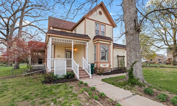 Monett House | Historic 1890, 3-bed Victorian townhome in welcoming Monett with WiFi, AC