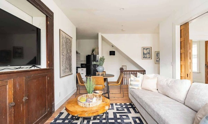 Uptown Apartment | Historic 6BR Walk to NW Shops Sleeps 12