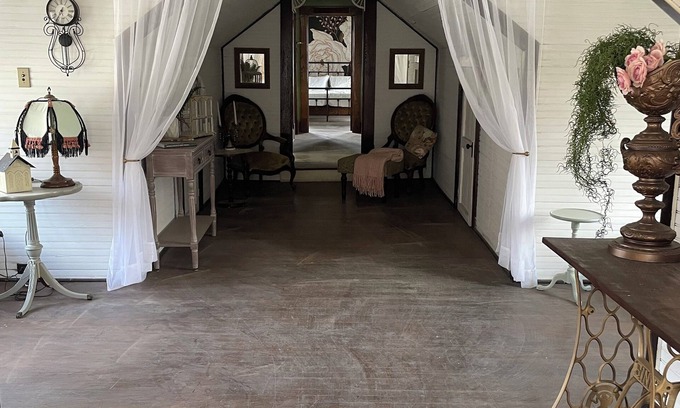 Mannington House | Historic Carriage House Suite