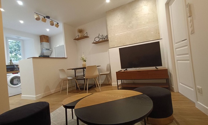 Perigueux Apartment | Historic center apartment with terrace and air conditioning