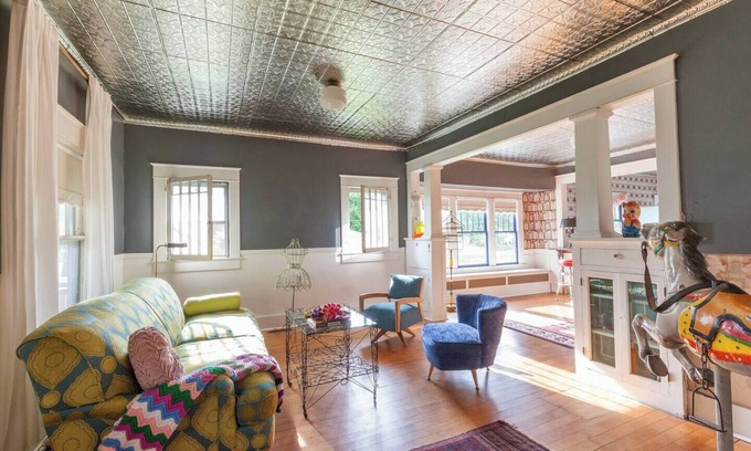 Brookfield Cottage | Historic Charm - Modern Amenities
