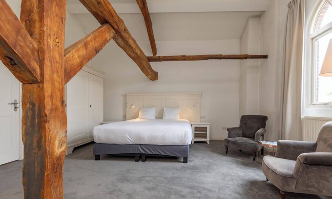 Baarlo Hotel | Historic Charm with Modern Comfort and Nearby Shopping! Free Parking, Dining!