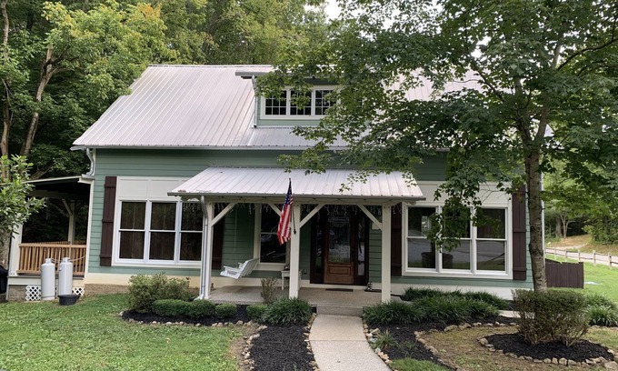 Fairview House | Historic Creekside Cottage - A quiet place for rest and relaxation. Come stay!