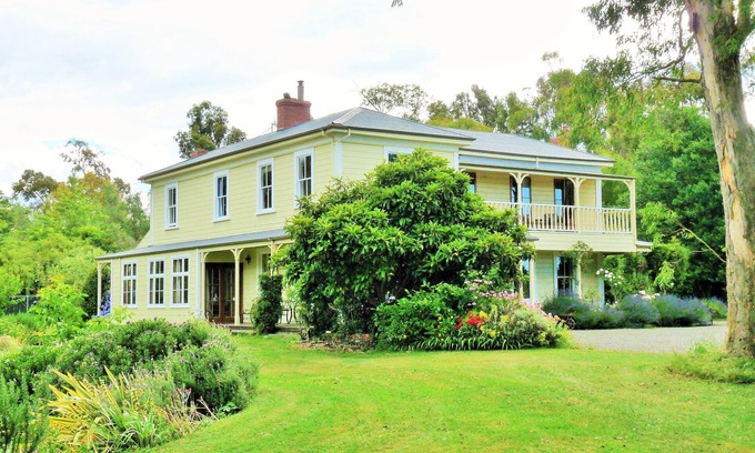 Hawkesbury Villa | Historic Hawkesbury Homestead Estate, Swimming Pool, Tennis court, Wine Country.