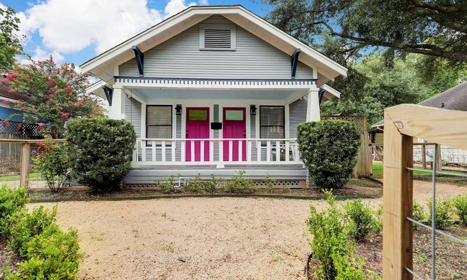 Houston Heights House | Historic Heights Bungalow w Playfort.