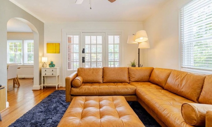 Old Towne House | Historic Home, Modern Conveniences 15 Minutes to Chattanooga. Great for Families