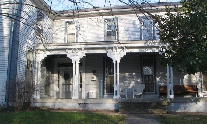 Russellville House | Historic Home - Victorian Stage Coach Inn