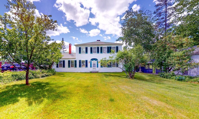 Paris House | Historic home with porch & mountain/valley views - great for weddings