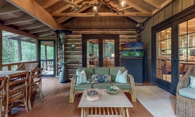 Lake Sequoyah Cabin | Historic Joe Webb Cabin in Highlands - 4 minutes from Downtown Highlands
