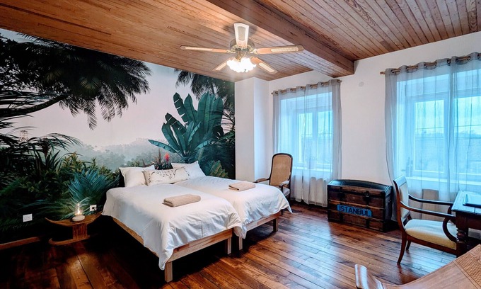 Mouzay Cottage | Historic modern house with flexible capacity